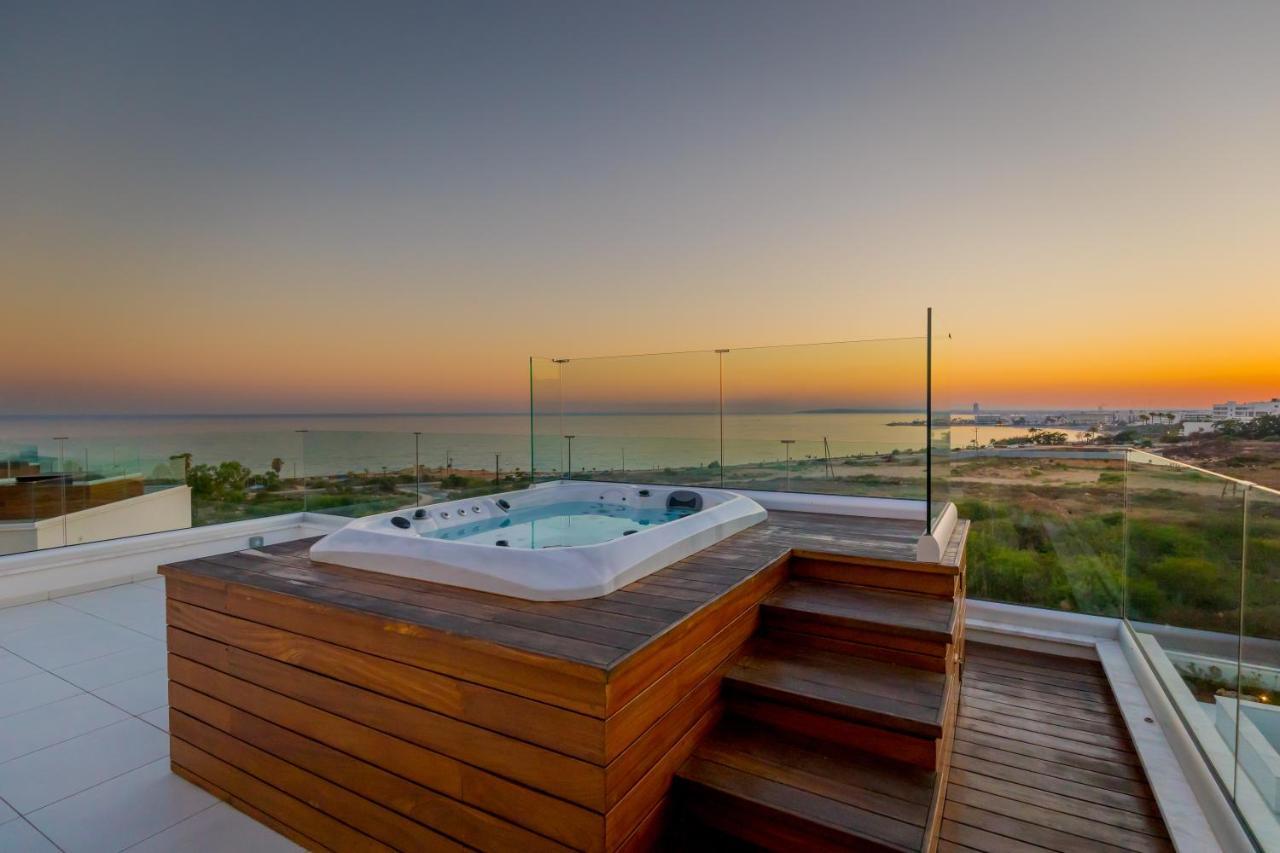 Love Bridge Seaview Villas アヤナパ エクステリア 写真